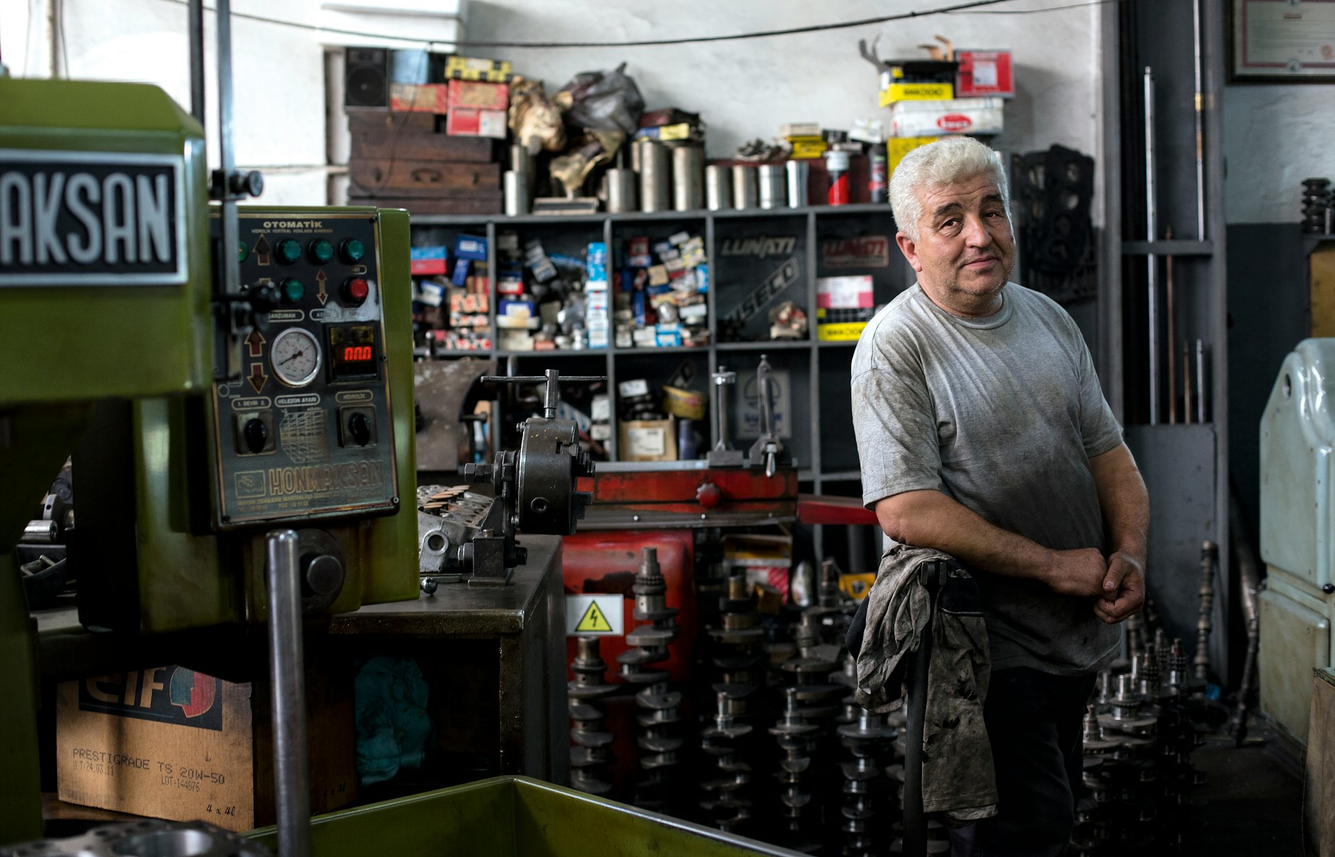 Man working in a workshop, symbolizing hands-on entrepreneurs looking to start a company in Poland